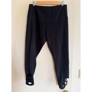Lysse Black Cropped Leggings Cutout Detail Athleisure‎ Women's Size L